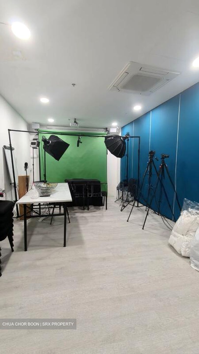 International Plaza (D2), Office #498214791